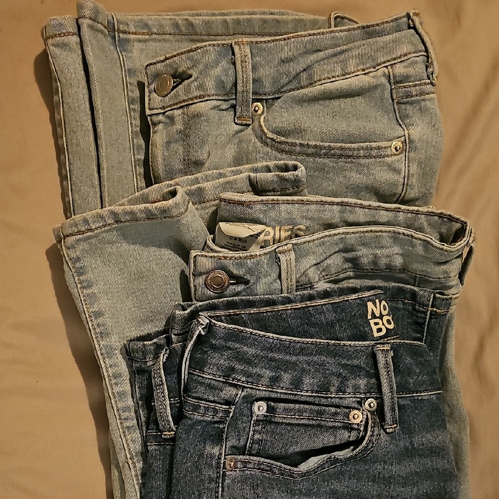 No Boundaries Women's Boot Cut Jeans in Light and Dark Blue